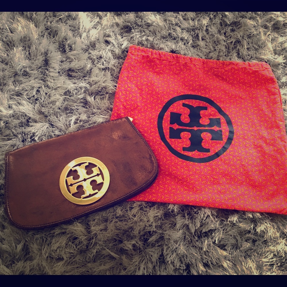 Authentic Tory burch clutch!