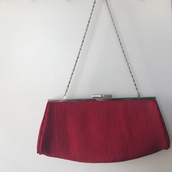 Beautiful red clutch - Picture 1 of 2