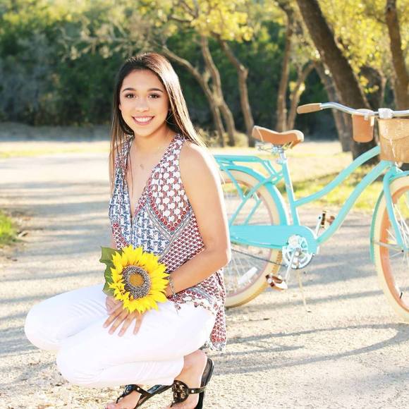 Meet your Posher, Madison - Picture 1 of 1