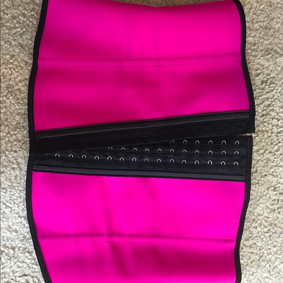 Very gently used waist trainer - Picture 2 of 2