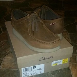 Ladies Clarks wallabies