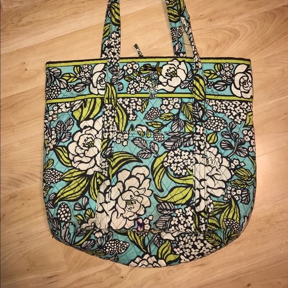 Vera Bradley tote bag! 💚 - Picture 1 of 6