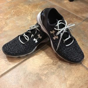 Women's 8.5 Under Armour shoes
