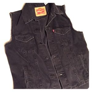 Levi's men's cut off denim jacket
