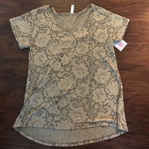 NWT Lularoe classic tee
