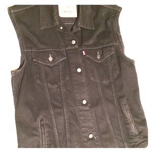 Men's Levi's cutoff denim jacket