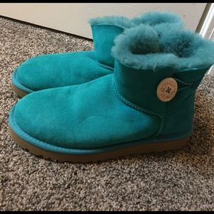 Ankle high blue green uggs