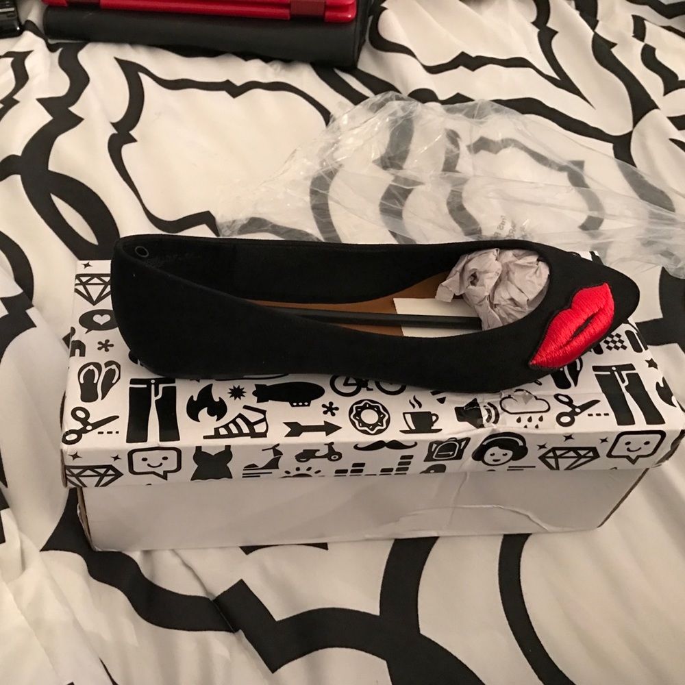Black flat with red lip print
