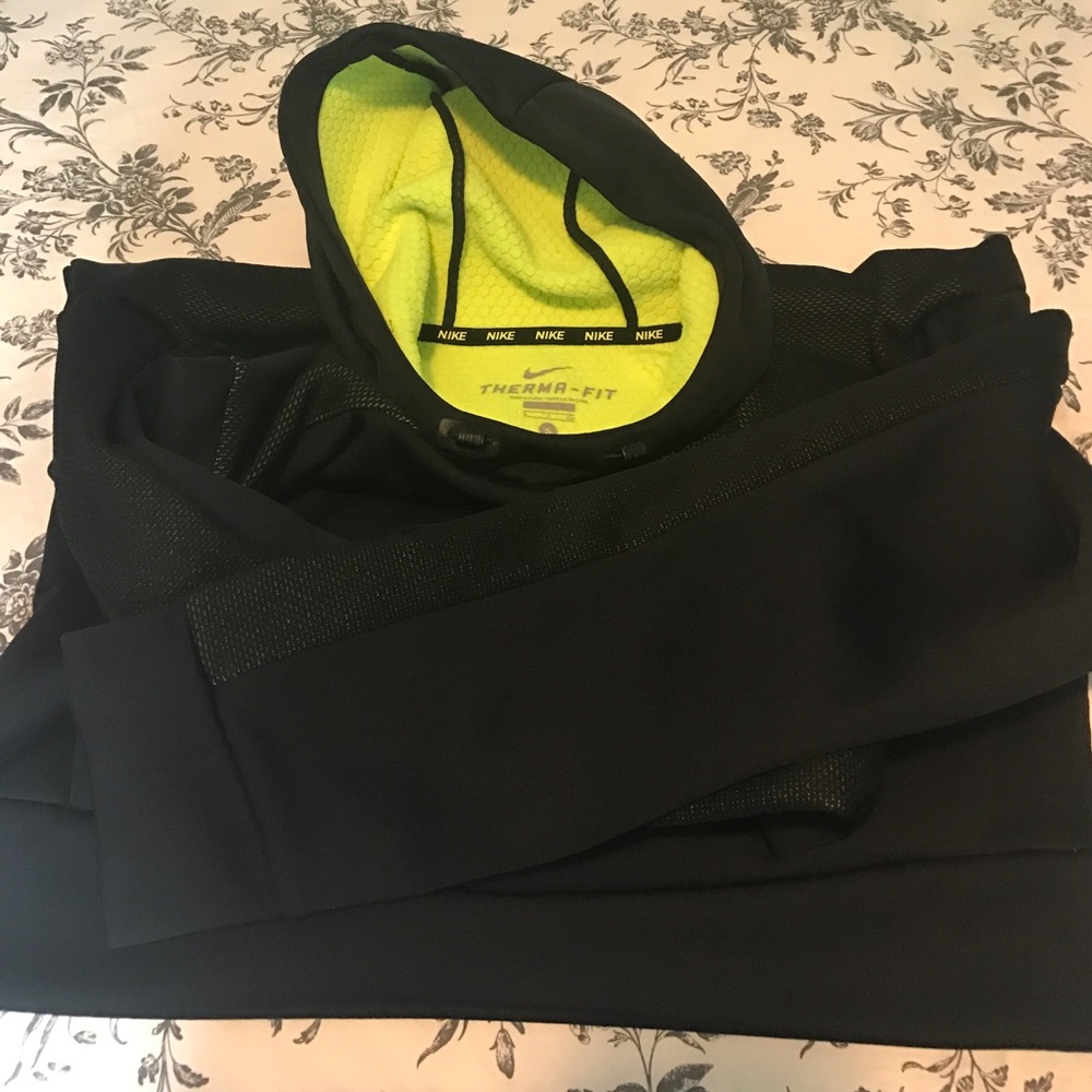 Nike thermal fit hoodie