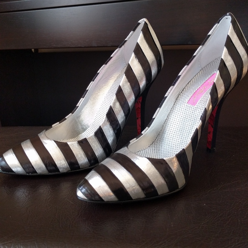Betsey Johnson Silver and Black Chelsea pumps NWOB