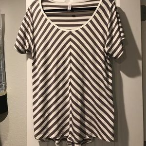 XL Lularoe Classic Tee