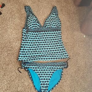 Kenneth Cole Tankini Size L, built in bra