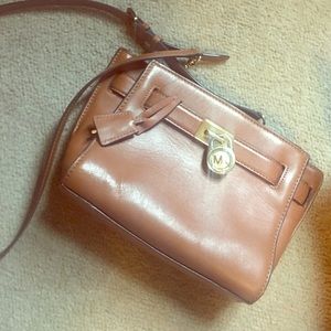 Michale kors cross body