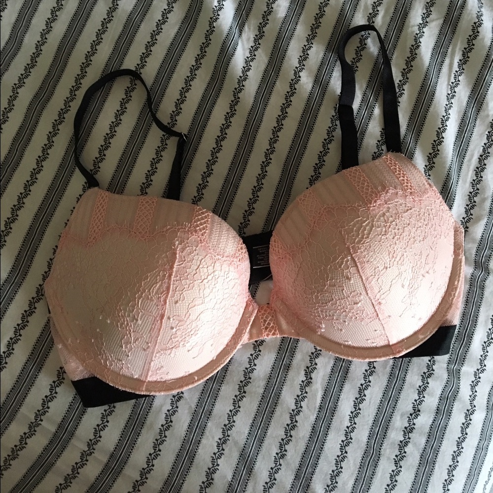 34D Victoria's Secret very sexy push up bra