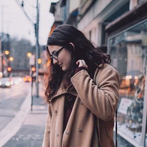 Meet your Posher, Laura