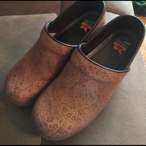 Dansko Pecan