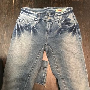 Blank jeans with studded pockets
