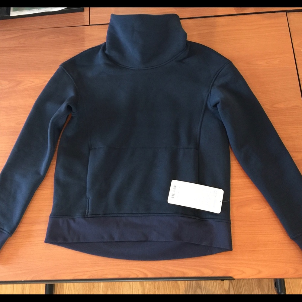 Lululemon Kick the Cold Funnel Neck