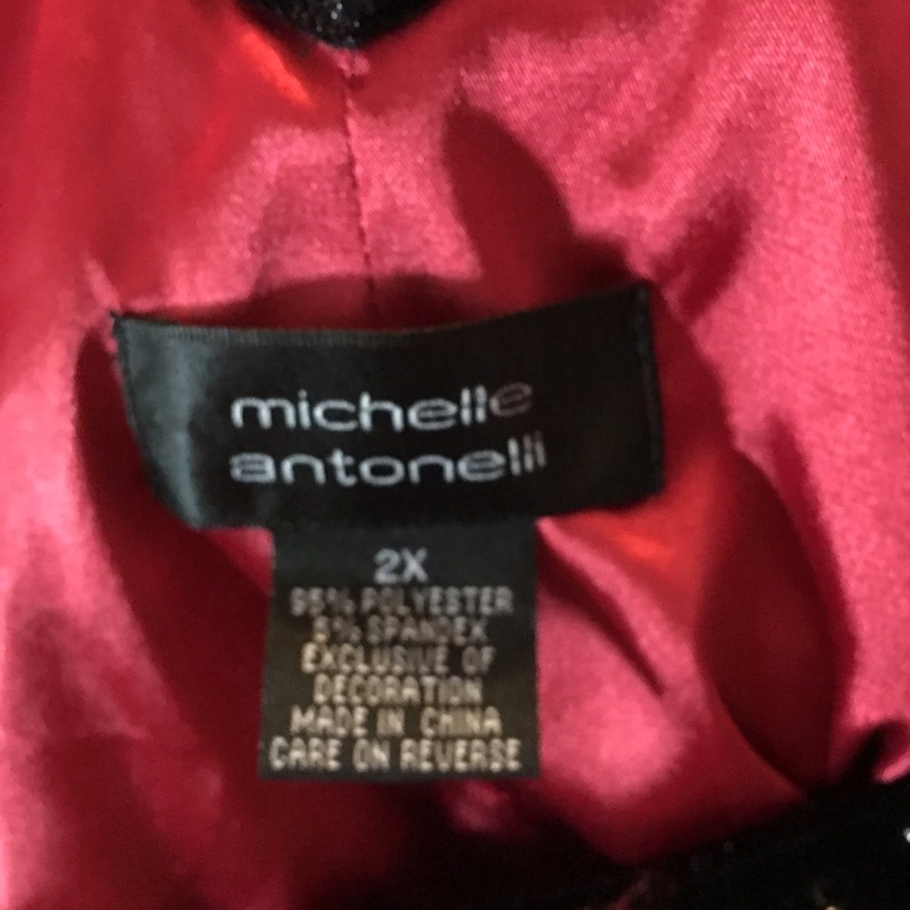 Plus size top - Picture 3 of 3