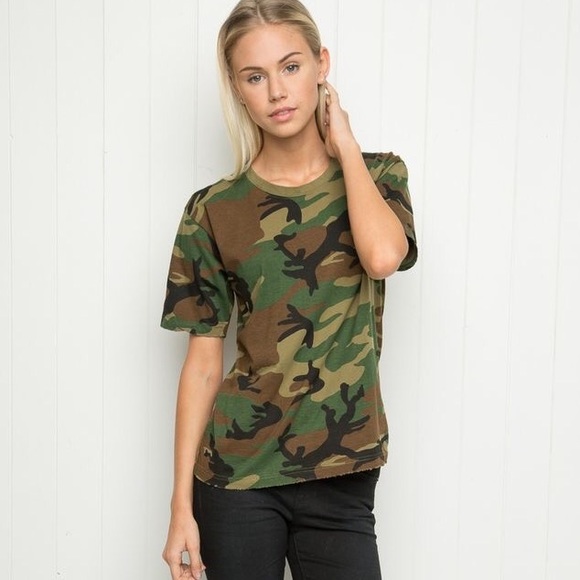 Brandy Melville J.Galt camo tee - Picture 1 of 2