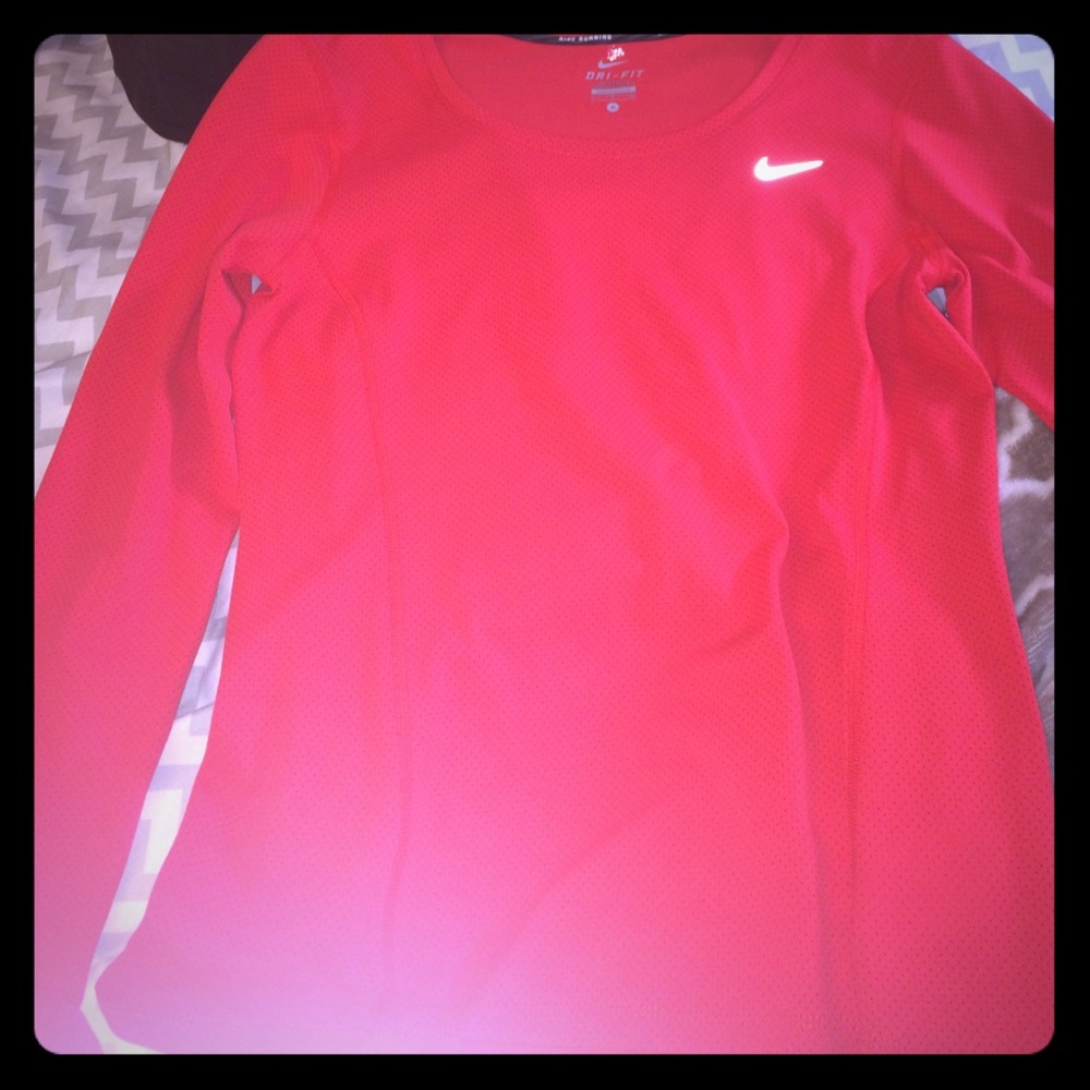 never worn Nike dri fit long sleeve