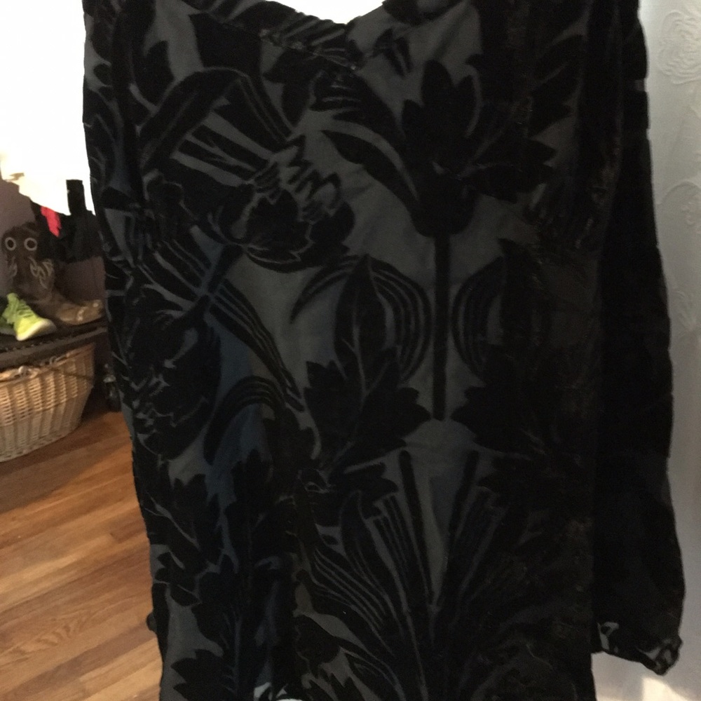 Black Beverly top