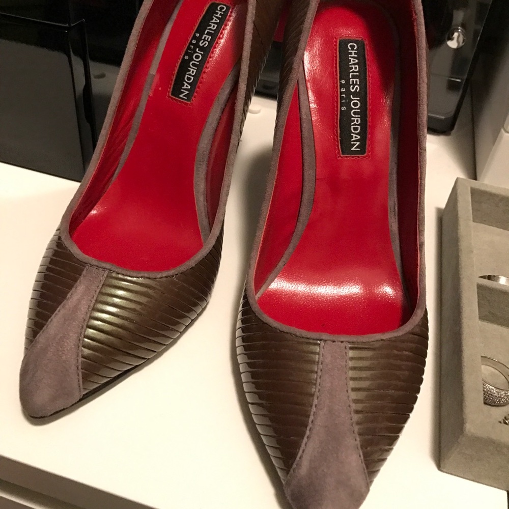 Charles Jourdan Pumps!