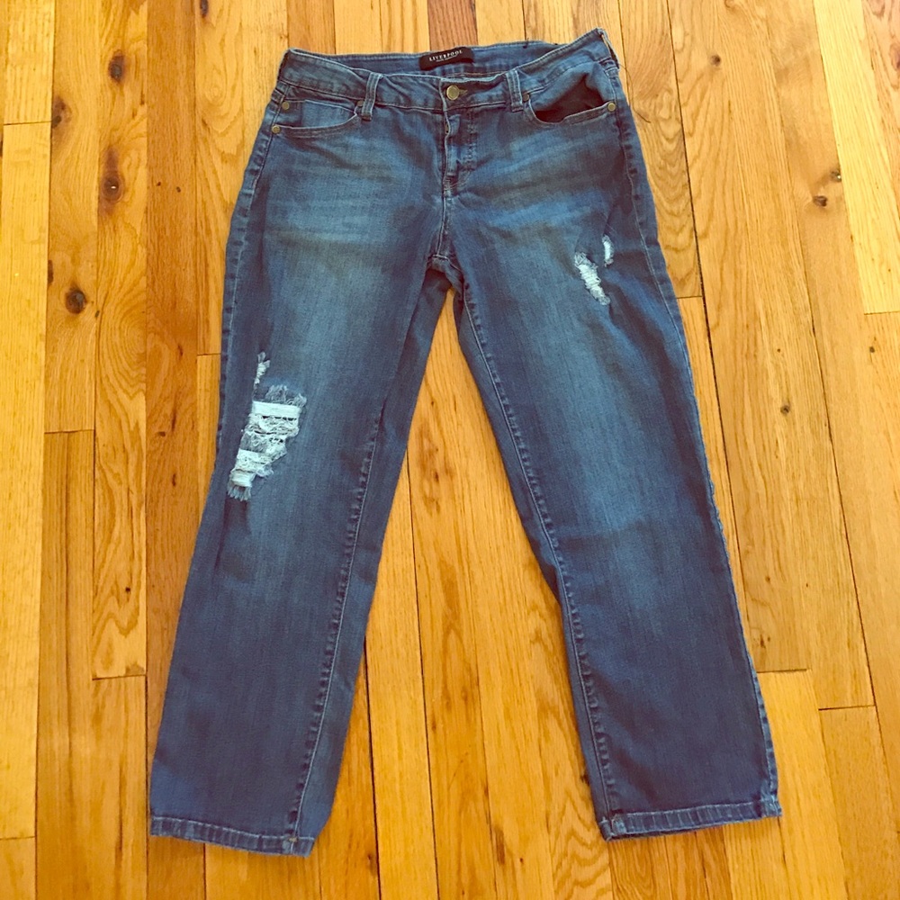 Slouchy boyfriend jeans with light distressing