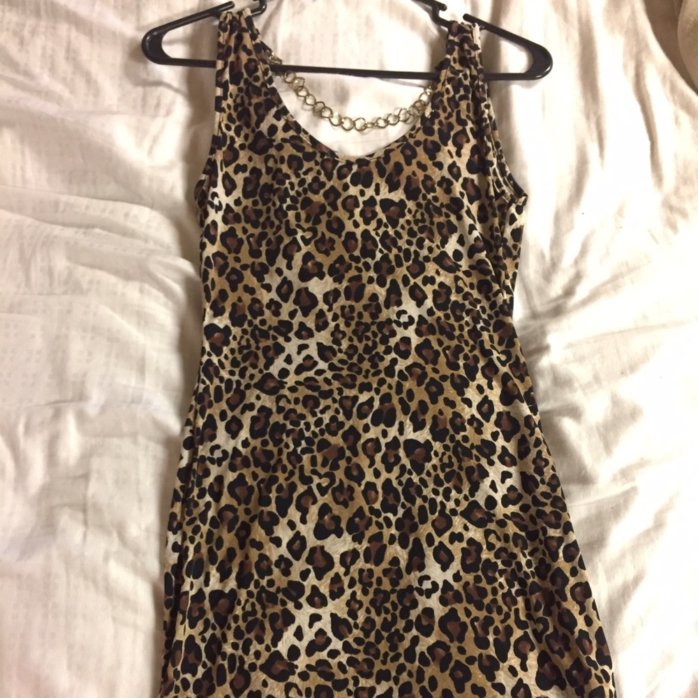 Leopard print dress open back with gold chains