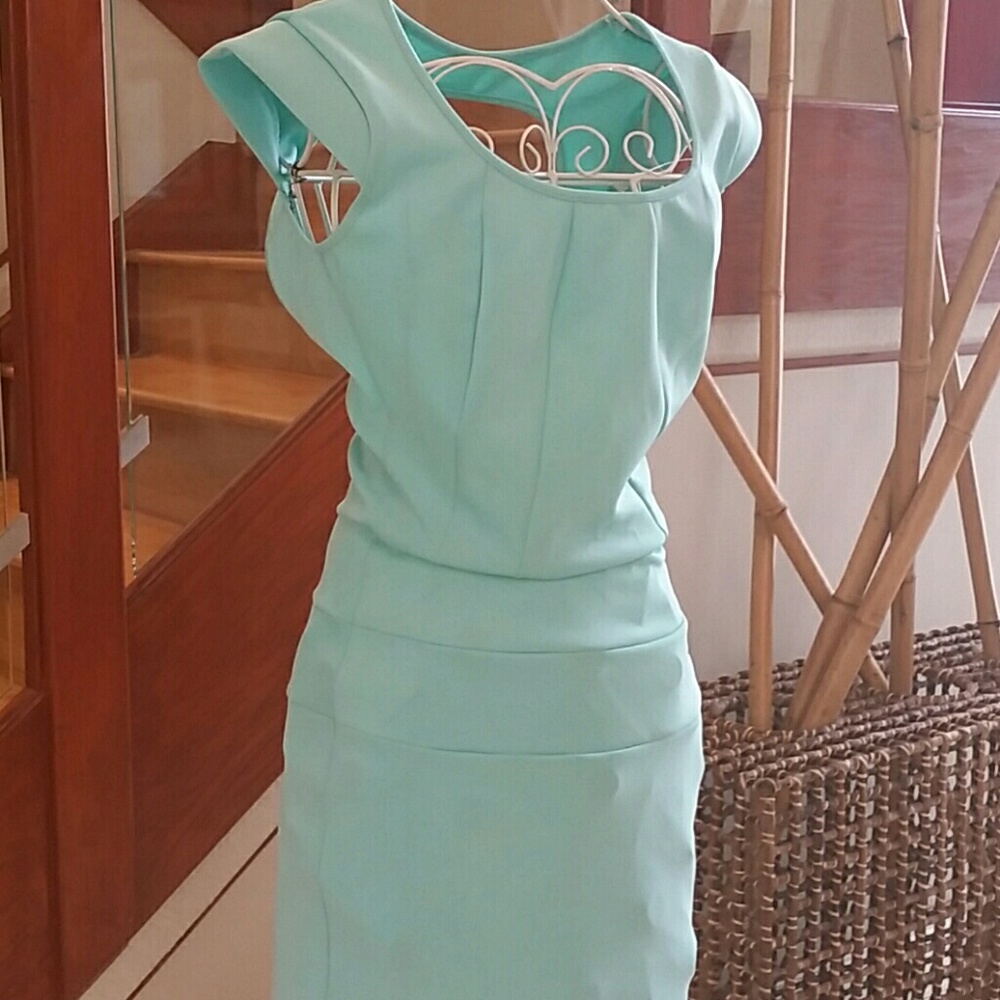 Like new,  Guess mint stretchy dress xs/s