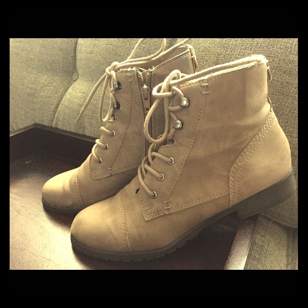 Combat boot style - just above the ankle boot.