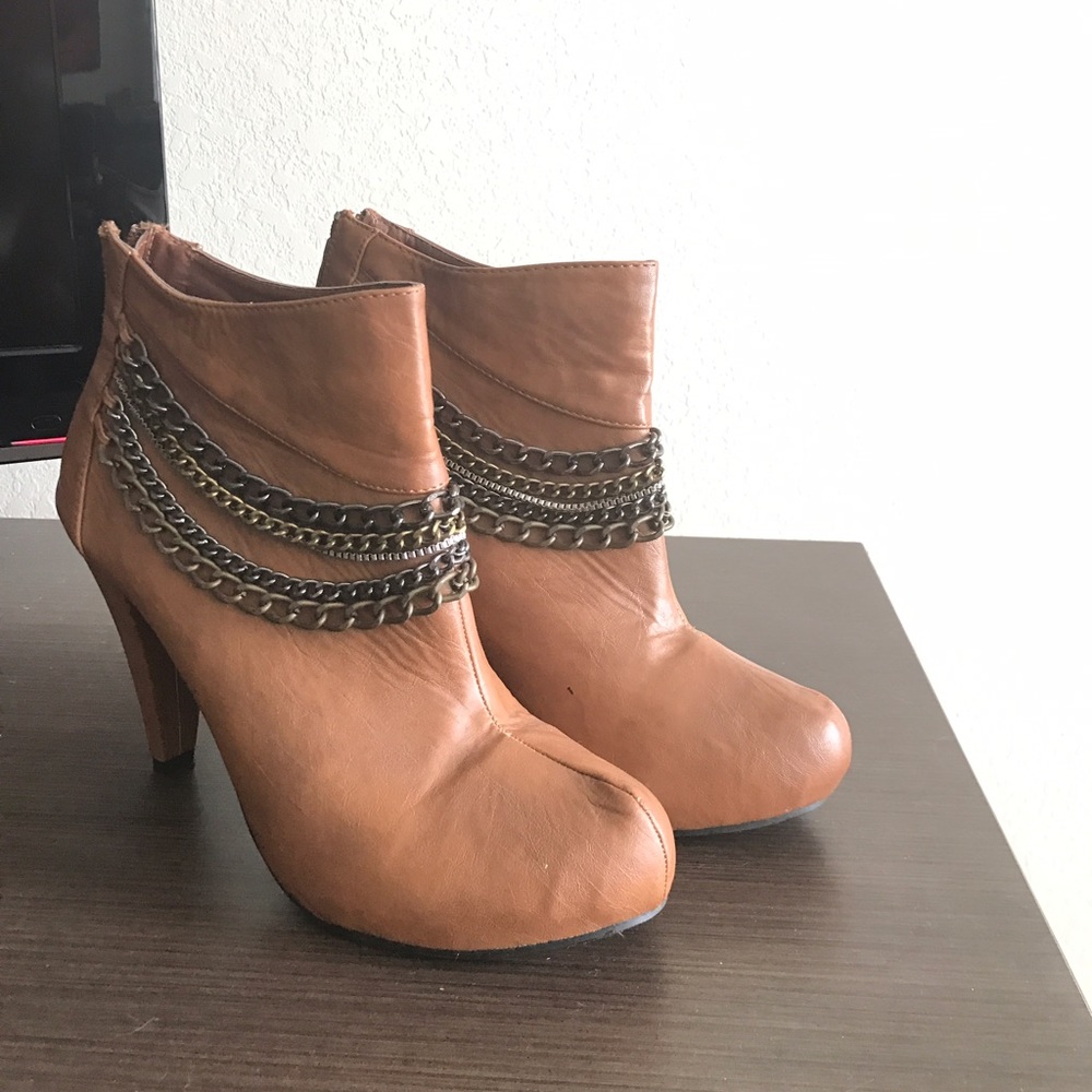 Heeled ankle booties