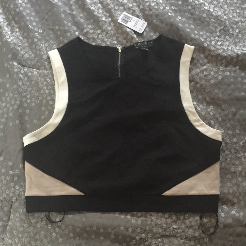 CUTE CROP TOP! NWT!