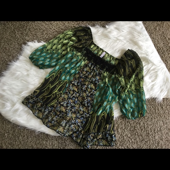 Xhilaration Tops - Beautiful Vintage Like Blouse Xhilaration Tops - Beautiful Vintage Like Blouse