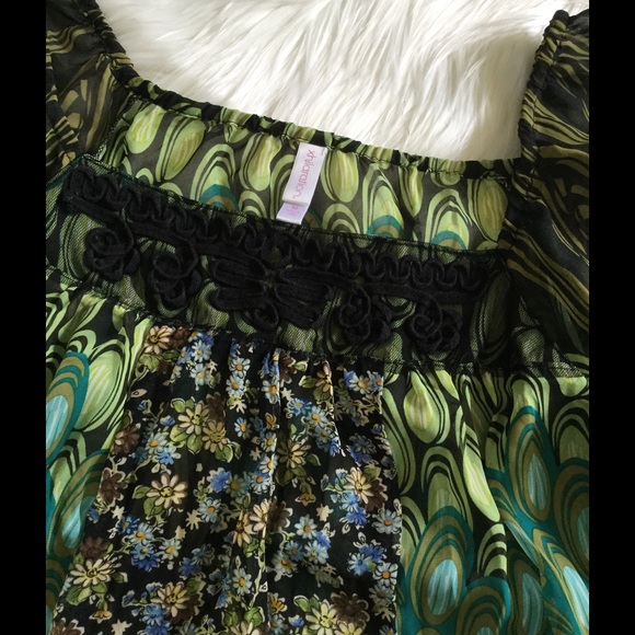 Xhilaration Tops - Beautiful Vintage Like Blouse Xhilaration Tops - Beautiful Vintage Like Blouse