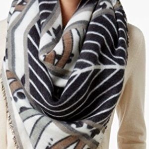 STEVE MADDEN BLANKET WRAP SCARF