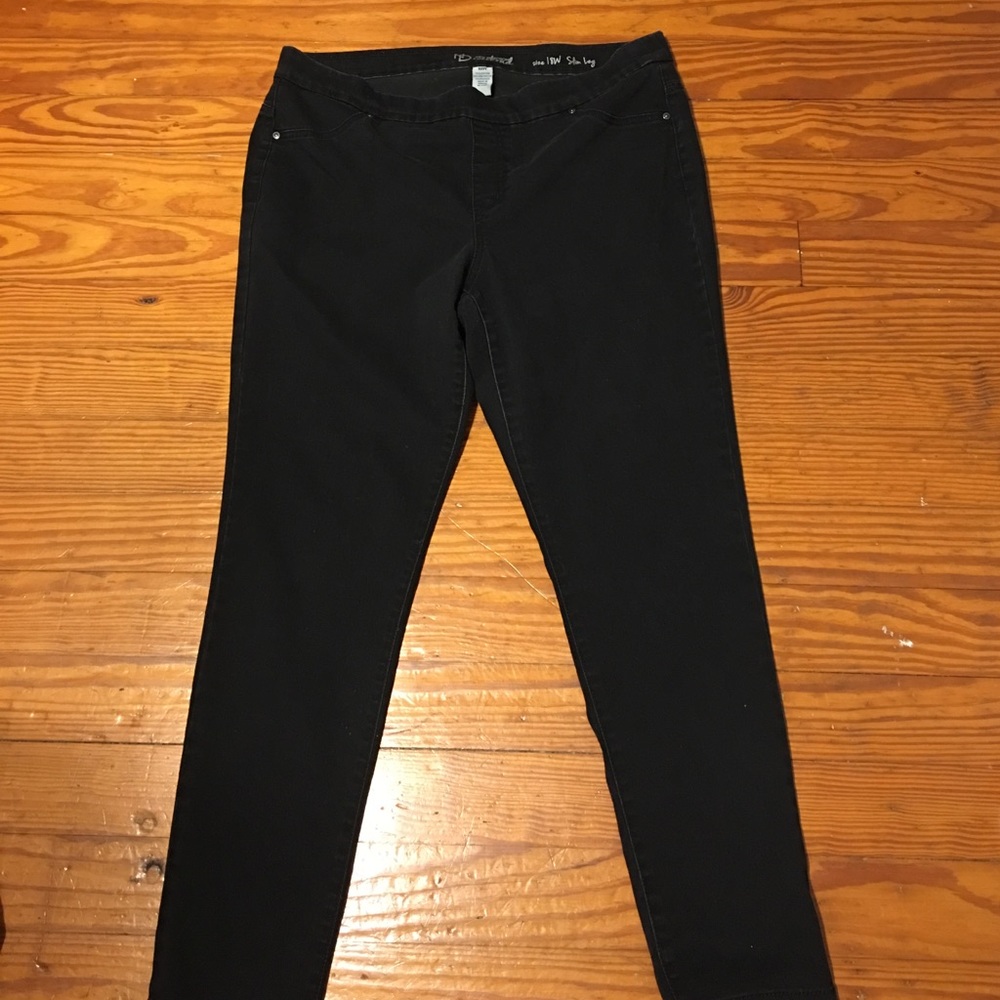 🐵Black slim leg leggings