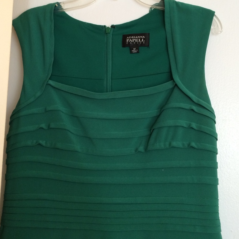 Emerald green tight dress - Picture 2 of 4