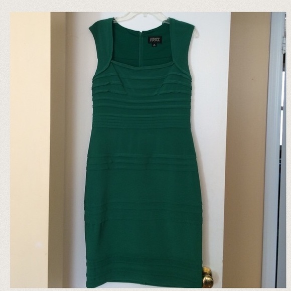 Emerald green tight dress - Picture 4 of 4