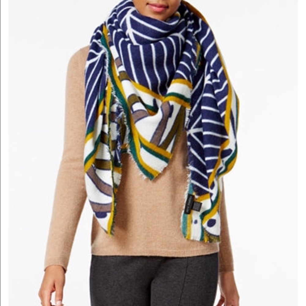 STEVE MADDEN BLANKET WRAP SCARF