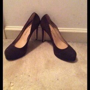 Pour la Victoire platform pumps