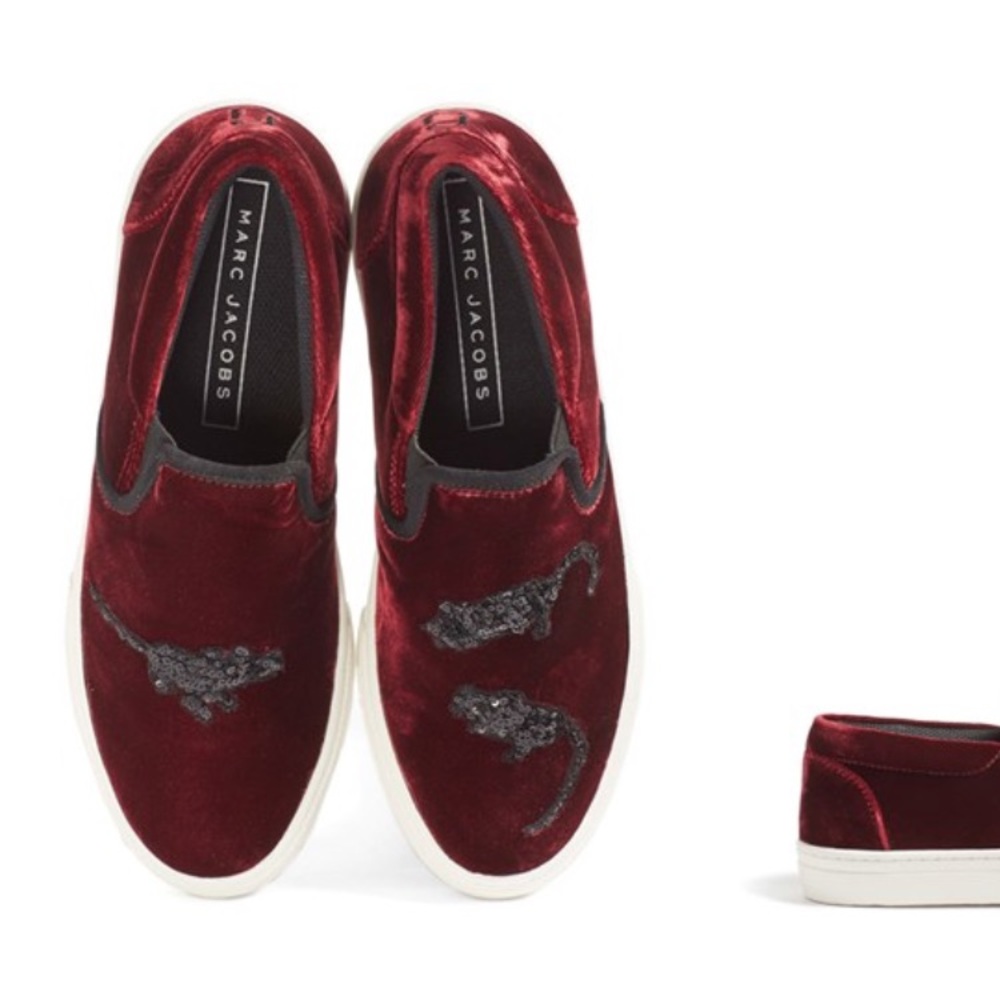 ✨HOST PICK✨Marc Jacobs velvet sneakers slip on