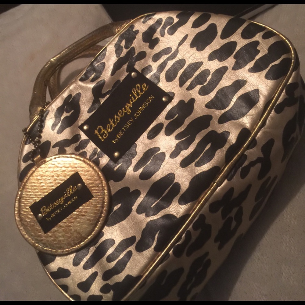 Betseyville cheetah print bag