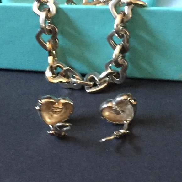 TIFFANY & Company Cupids Heart Clip-On Earrings - Picture 5 of 7