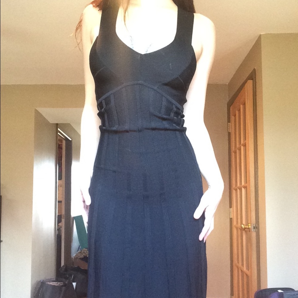 Slim-fitting dress