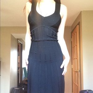 Slim-fitting dress