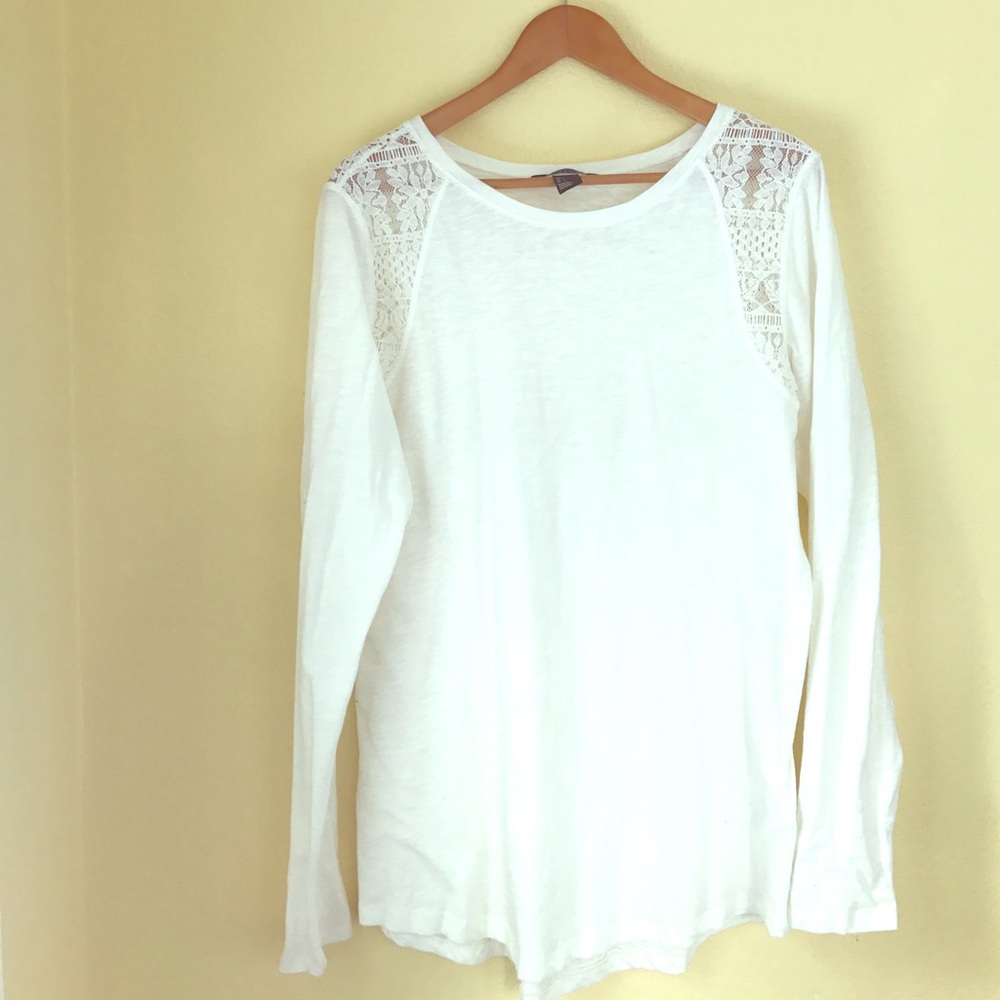 NWOT H&M casual long-sleeve t with lace detail