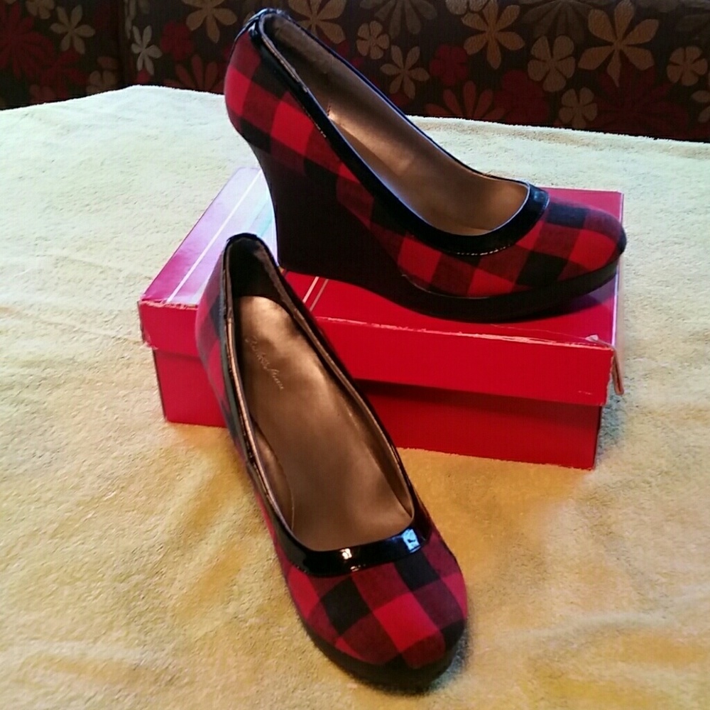 Red and black cloth checker pattern