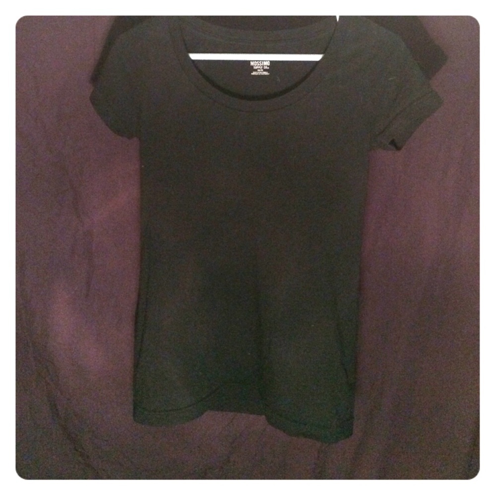 Plain black teeshirt