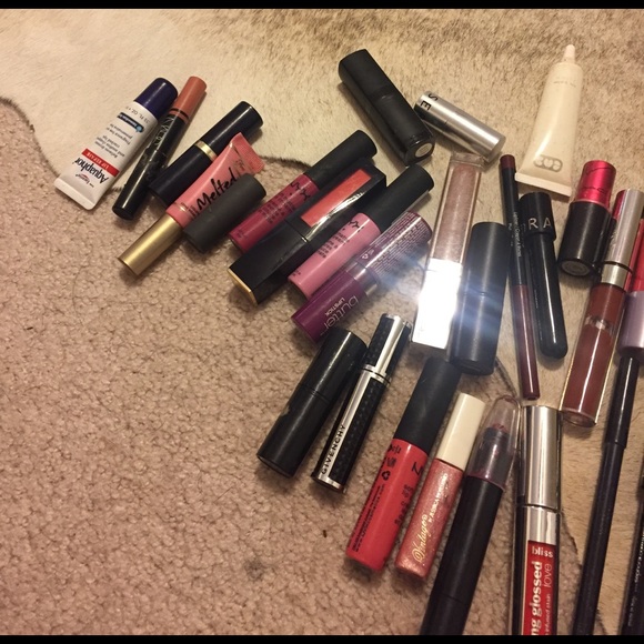 Exploring Different Types of Lipstick Textures for Various  Various lipsticks